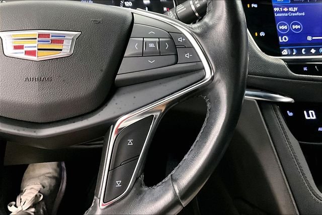 Used 2022 Dark Moon Blue Metallic Cadillac Luxury image 27