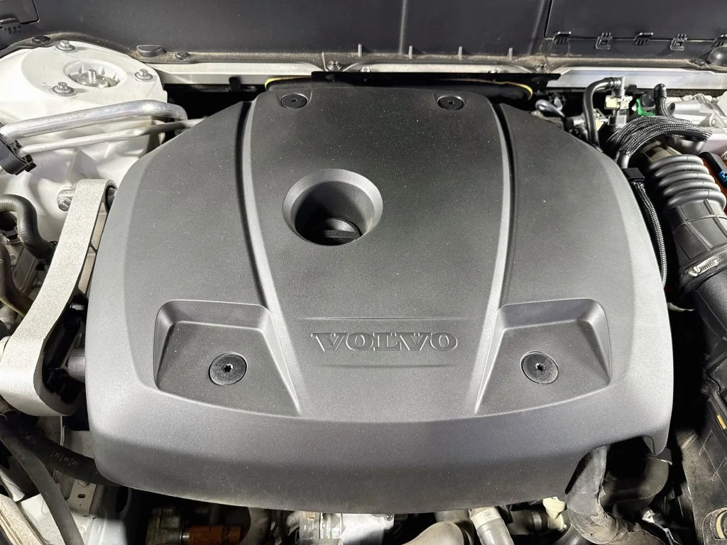 Used 2022 White Volvo T8 Inscription 6 Passenger image 41