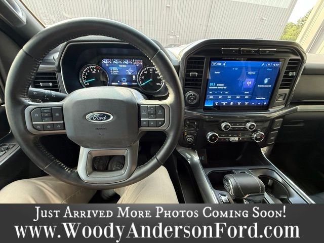 Used 2022 Smoked Quartz Metallic Tinted Clearcoat Ford XLT image 9