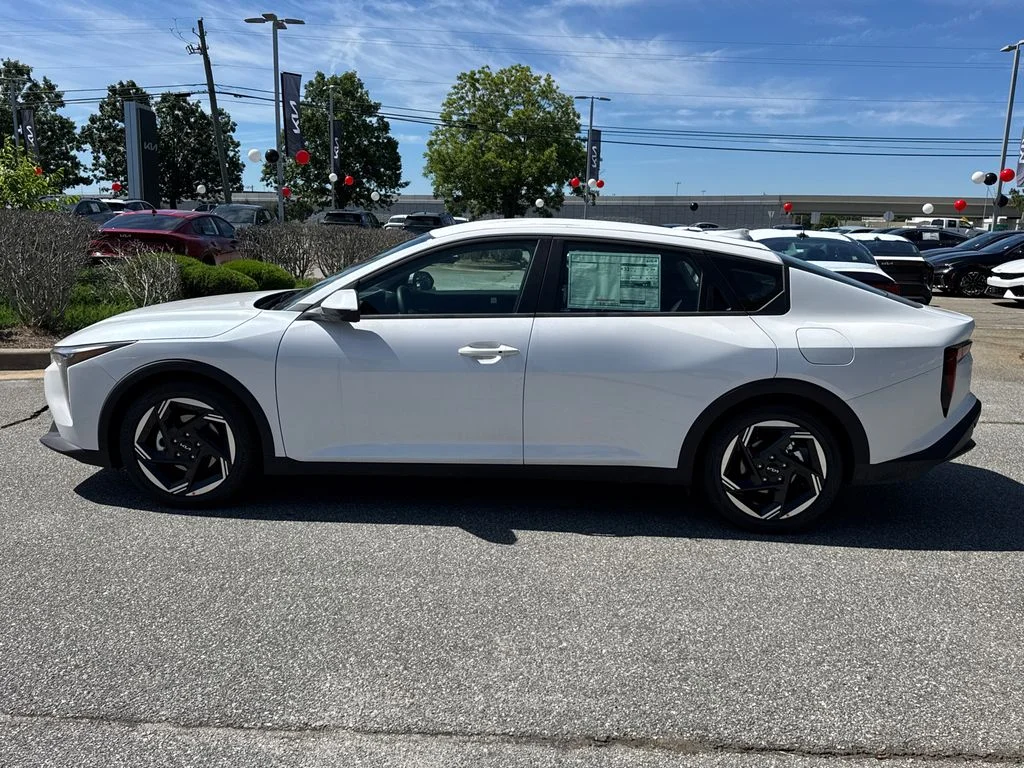 New 2026 Snow White Pearl Kia EX image 6