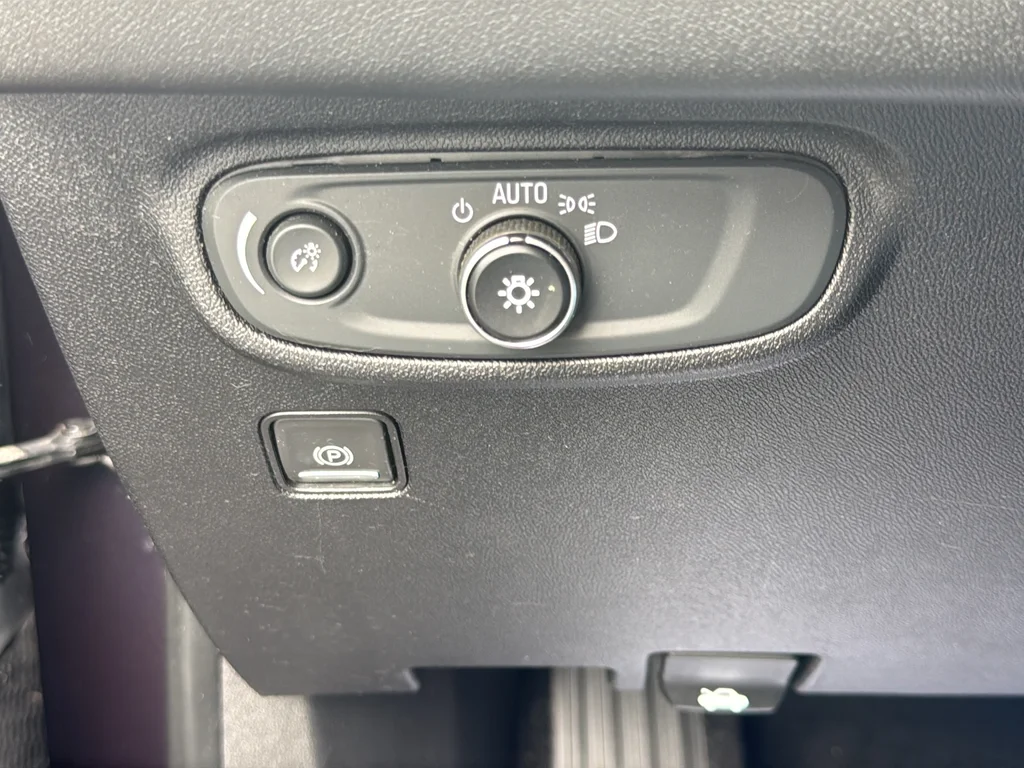 Used 2019 Blue GMC SLE image 27