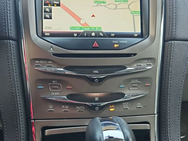 Used 2015 Red Lincoln Base image 24