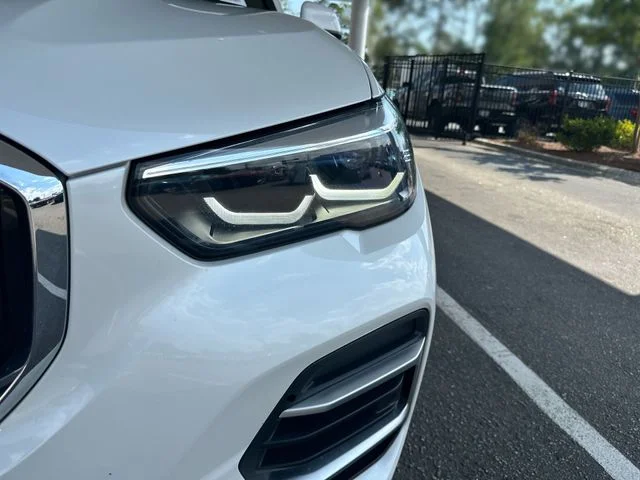 Used 2022 White BMW sDrive40i image 9