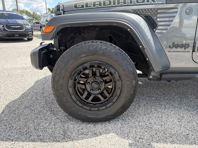 Used 2023 Gray Jeep Sport image 32