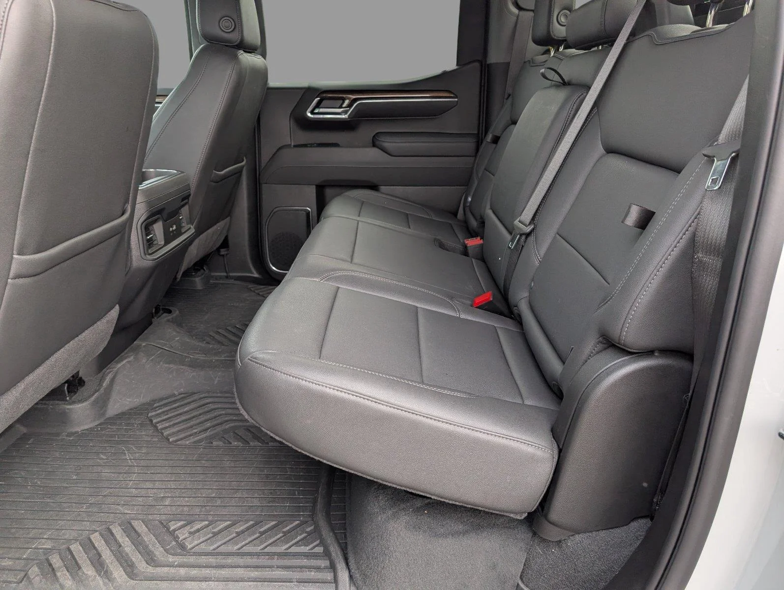 Used 2025 Summit White Chevrolet LT Trail Boss image 34