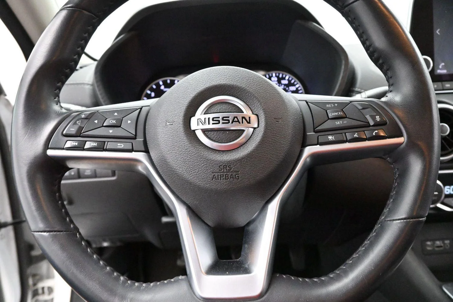 Used 2021 Aspen White Tricoat Nissan SV image 15