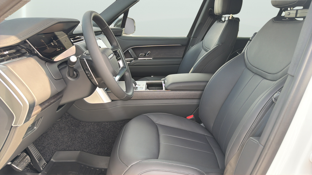 New 2026 Fuji White Land Rover SE image 17
