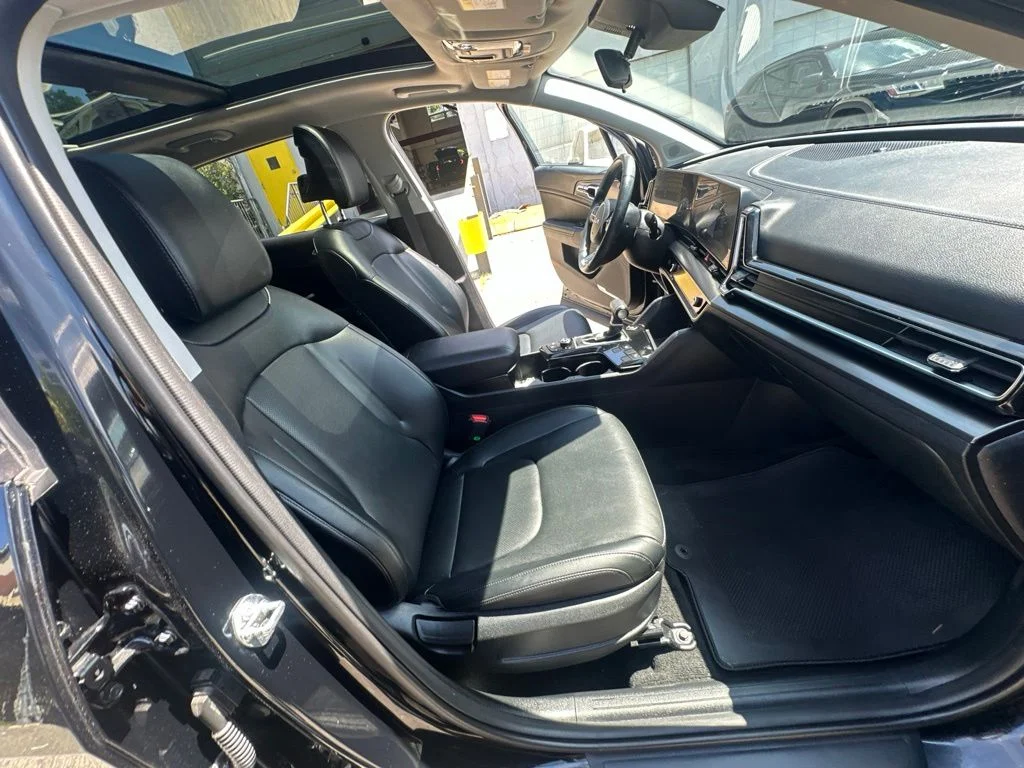 Used 2025 Black Kia EX image 37
