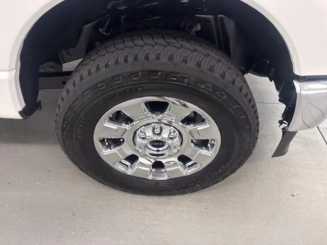 New 2027 Star White Metallic Tri-Coat Ford F-250® Lariat® image 24