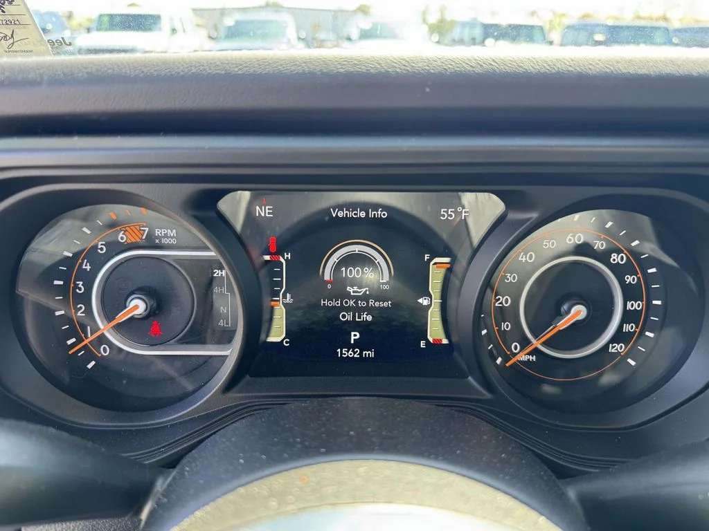 2025 Jeep Wrangler 4-Door Sahara - Photo 24