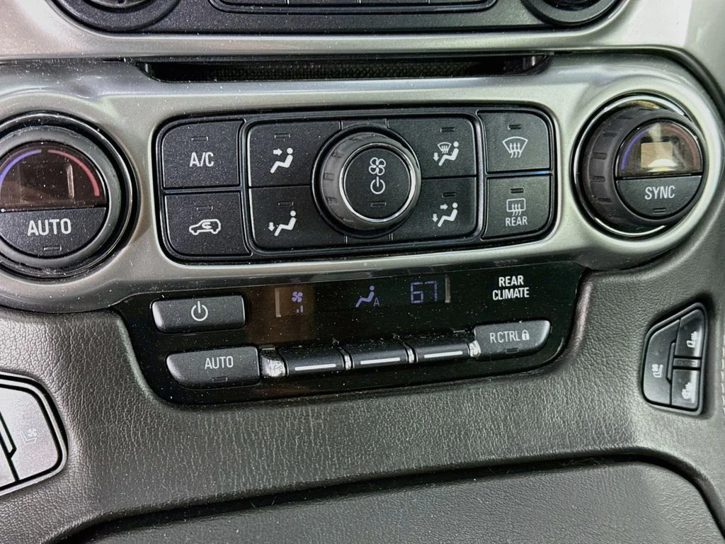 Used 2018 Silver Ice Metallic Chevrolet Premier image 17
