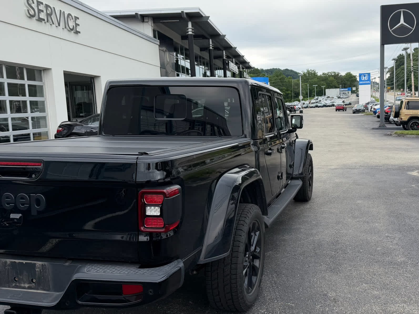 Used 2023 Black Clearcoat Jeep High Altitude image 7