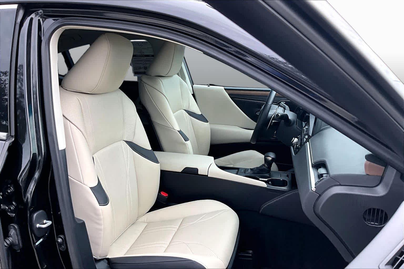 Used 2025 Caviar Lexus Ultra Luxury image 9