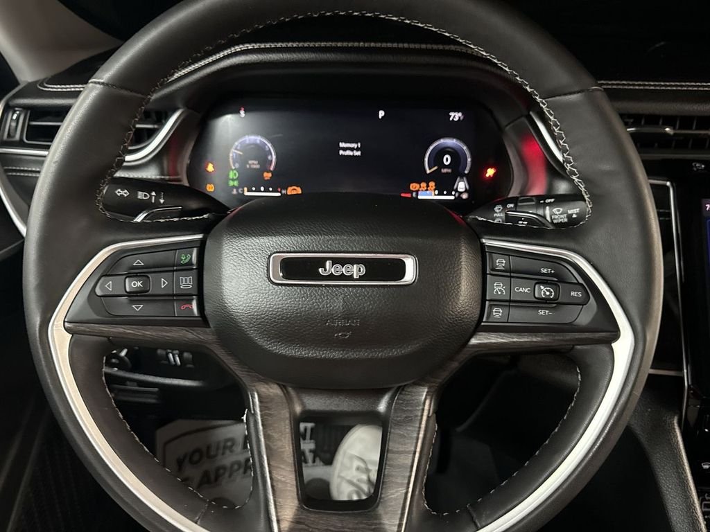 Used 2023 Velvet Jeep Limited image 23