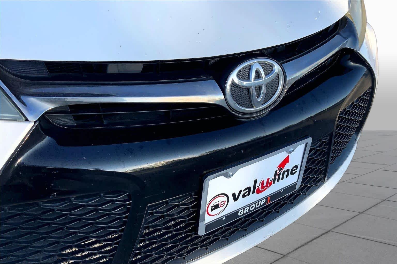 Used 2016 Super White Toyota SE image 29