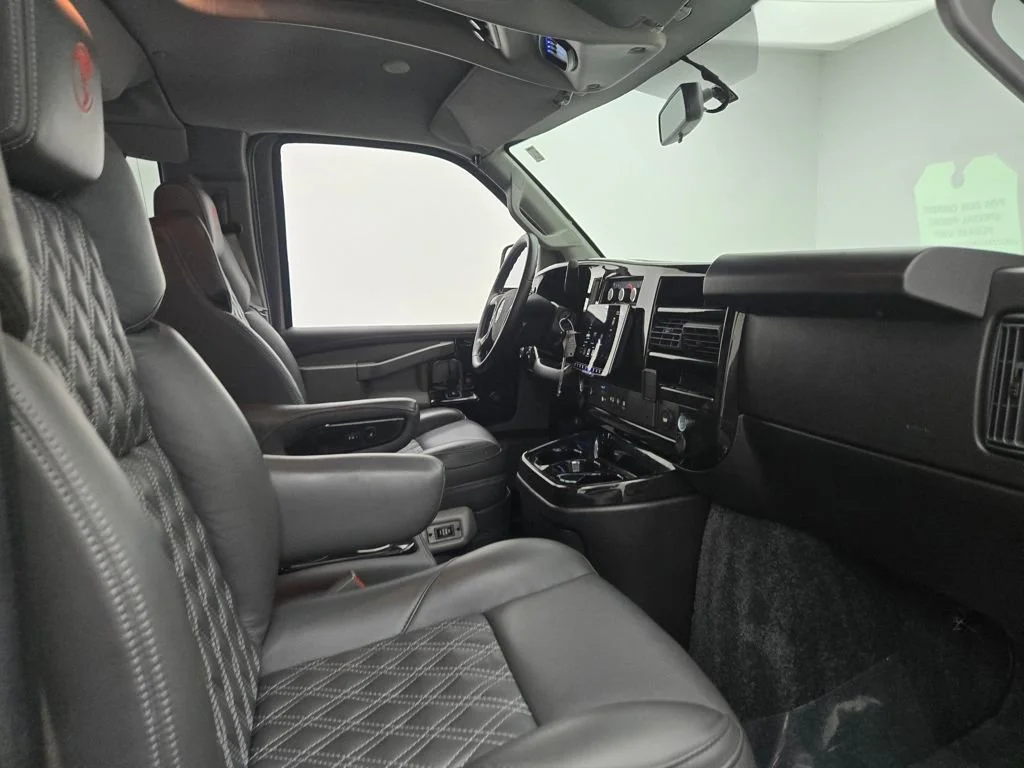2023 GMC Savana Cargo Work Van - Photo 35