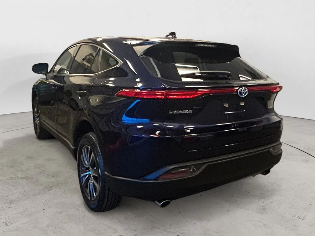 Used 2024 Blueprint Toyota LE image 3