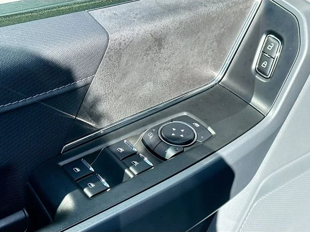 Used 2025 Blue Ford XLT image 18