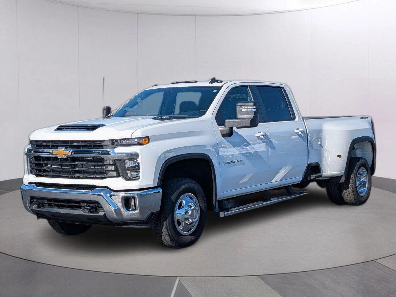Used 2024 Summit White Chevrolet LT DRW image 1