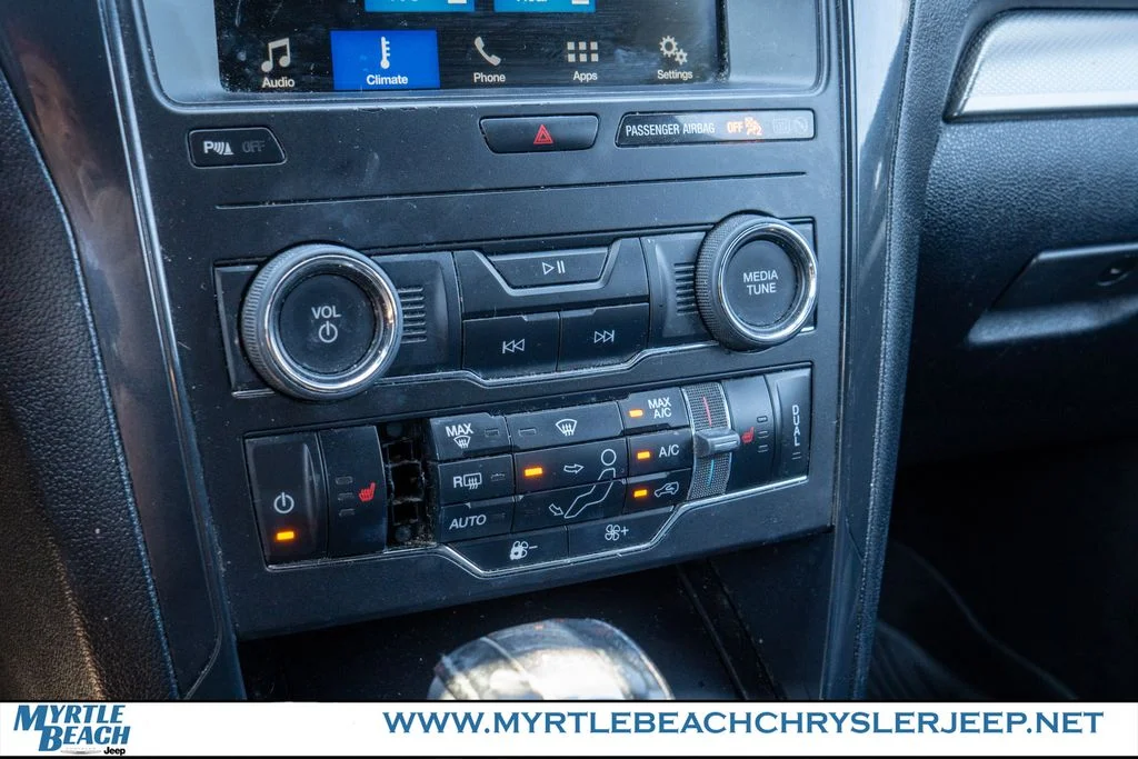 Used 2018 Oxford White Ford XLT image 24