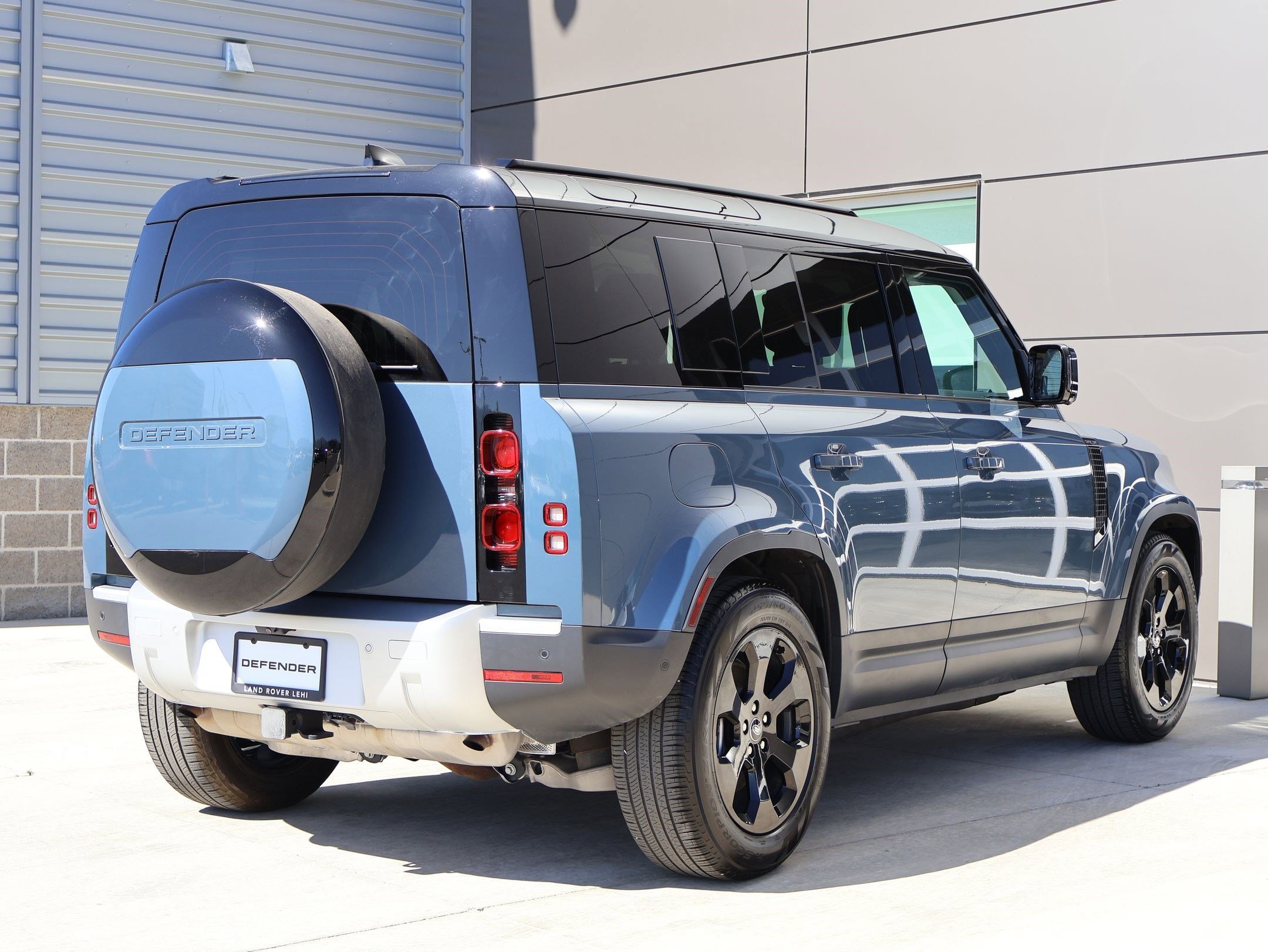 Certified Used 2025 Tasman Blue Metallic Land Rover 110 P300 S image 5