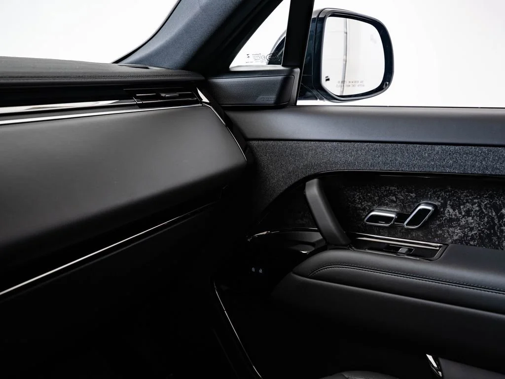 New 2026 Santorini Black Metallic Land Rover Dynamic SE image 40