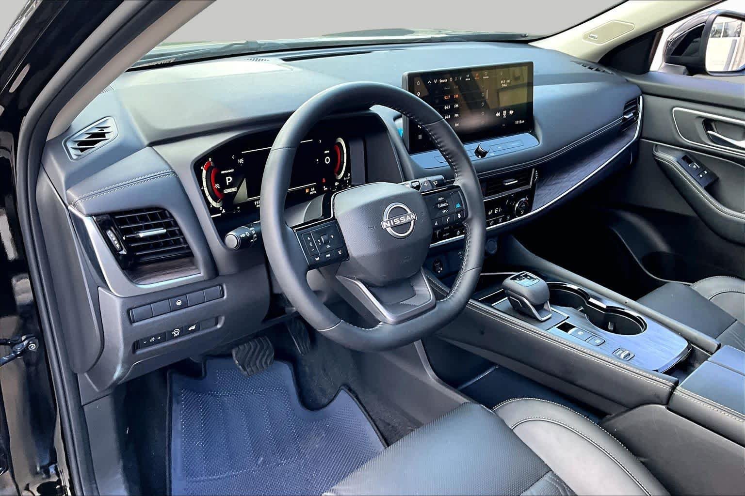 Used 2025 Super Black Nissan Platinum image 16