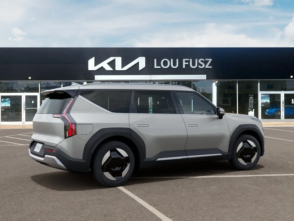 New 2026 Ivory Silver Kia Wind AWD image 6