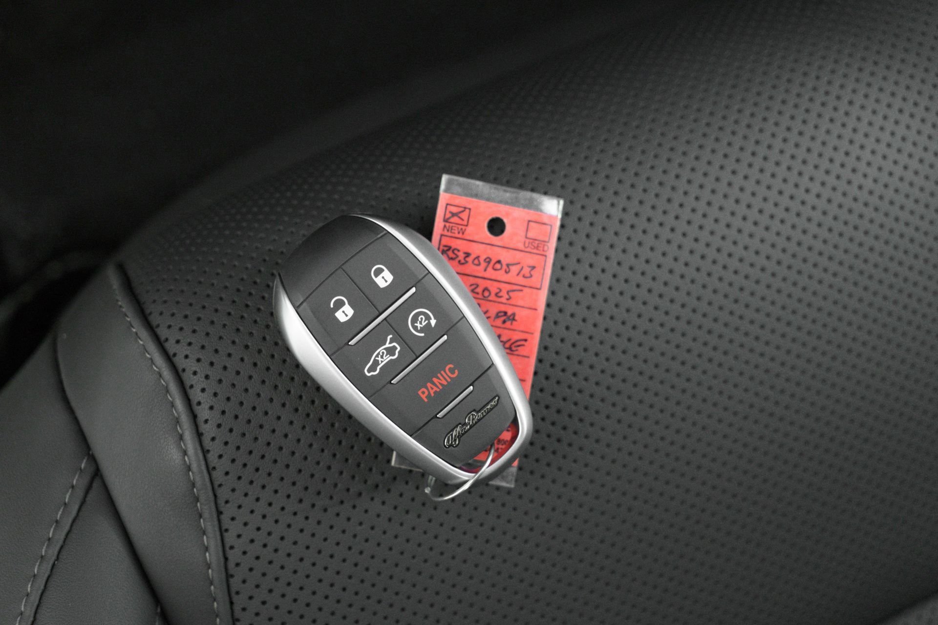 New 2025 Alfa Black Exterior Paint Alfa Romeo Base image 34