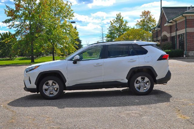Used 2023 White Toyota LE image 6