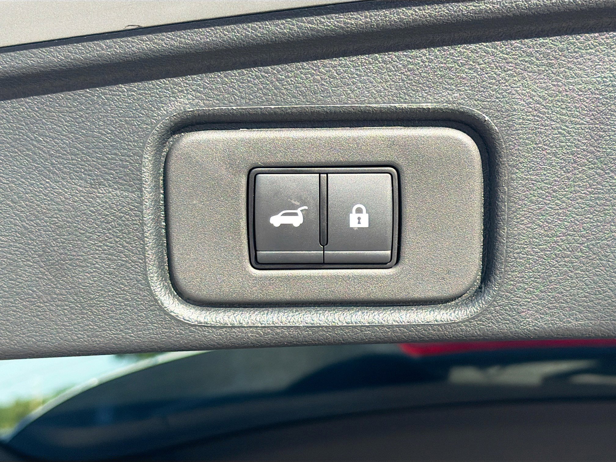 Used 2025 Brilliant Silver Metallic Nissan SL image 13