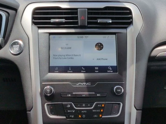 Used 2020 Oxford White Ford SE image 17