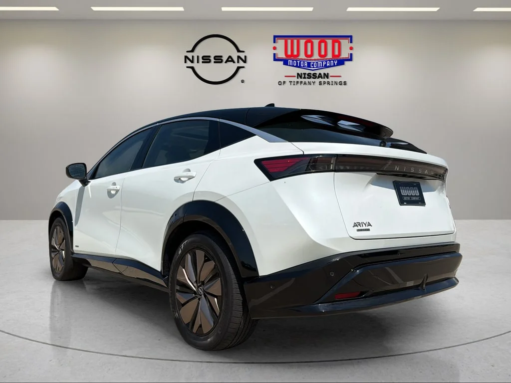 Used 2023 Everest White Pearl Tricoat Black Diamond Pearl Nissan Premiere image 4