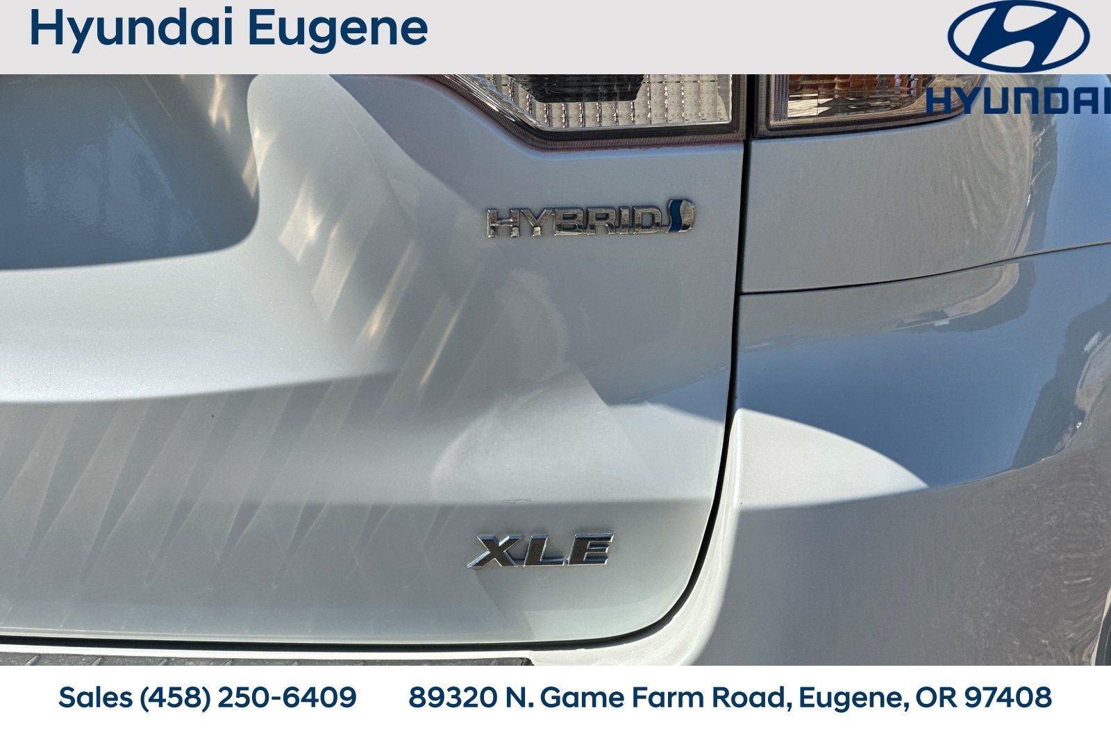 Used 2019 White Toyota XLE image 38