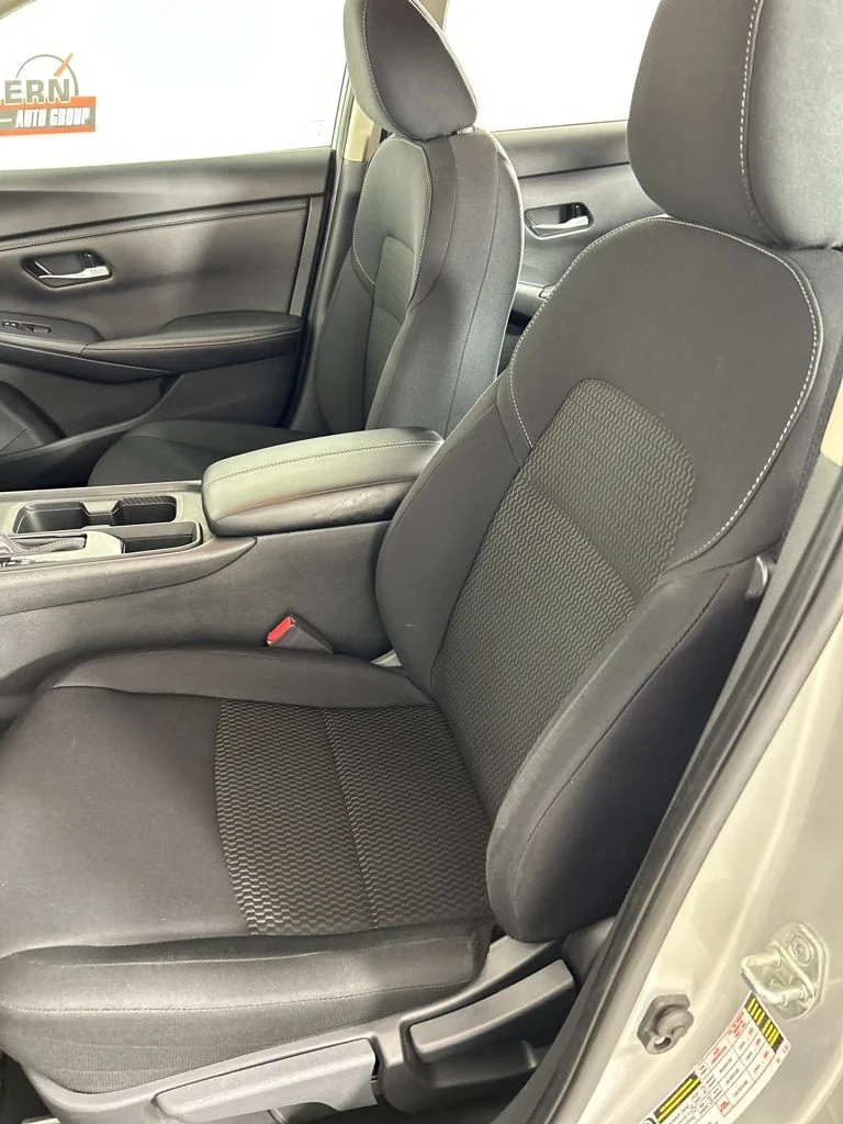 Used 2023 Silver Nissan S image 11