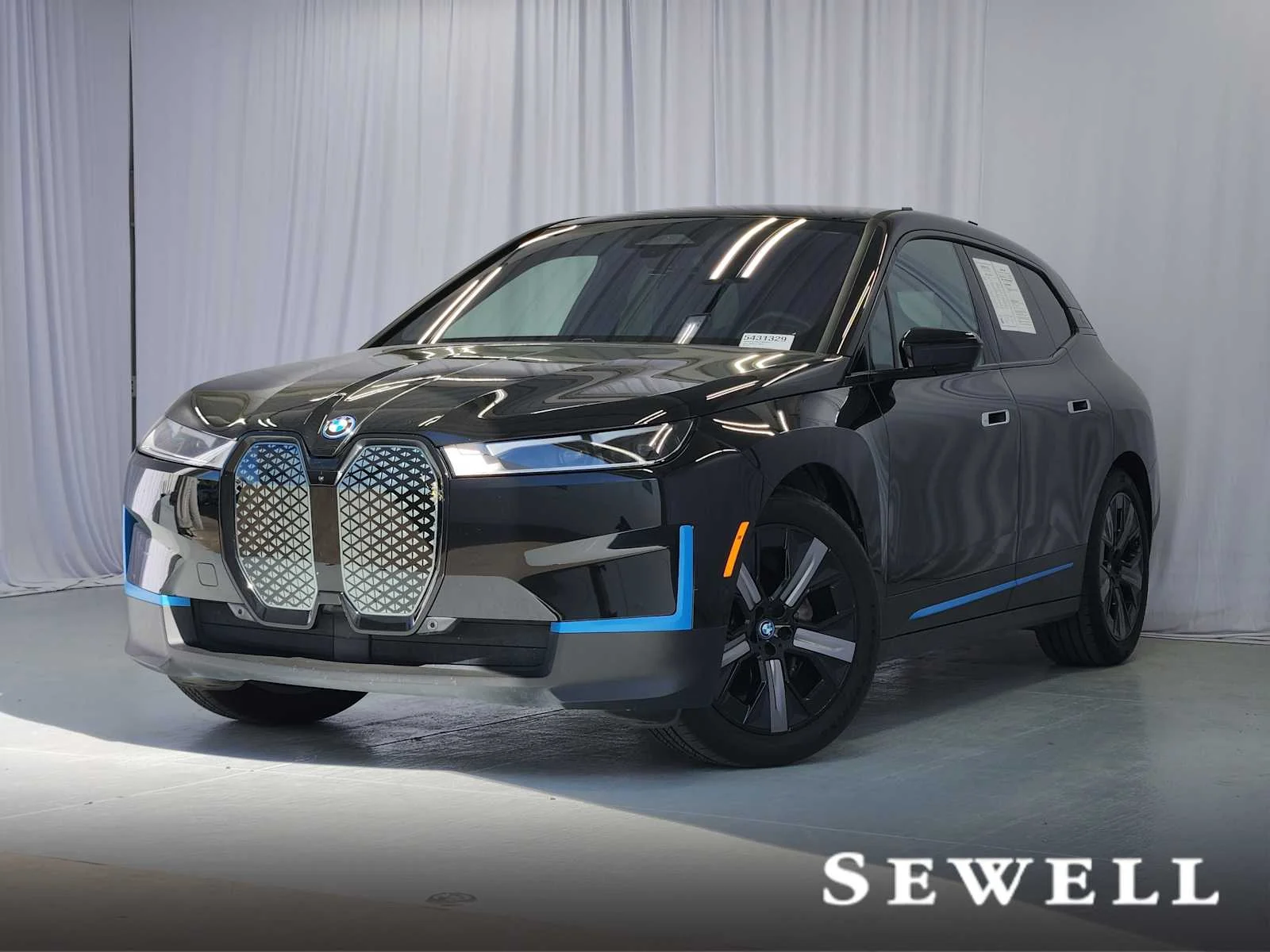 2023 BMW iX xDrive50's photo
