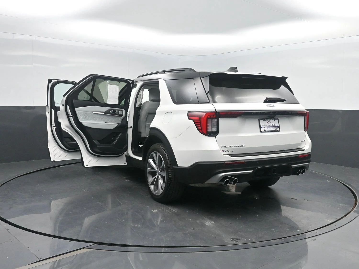 Used 2025 Star White Metallic Tri-Coat FORD Platinum image 50