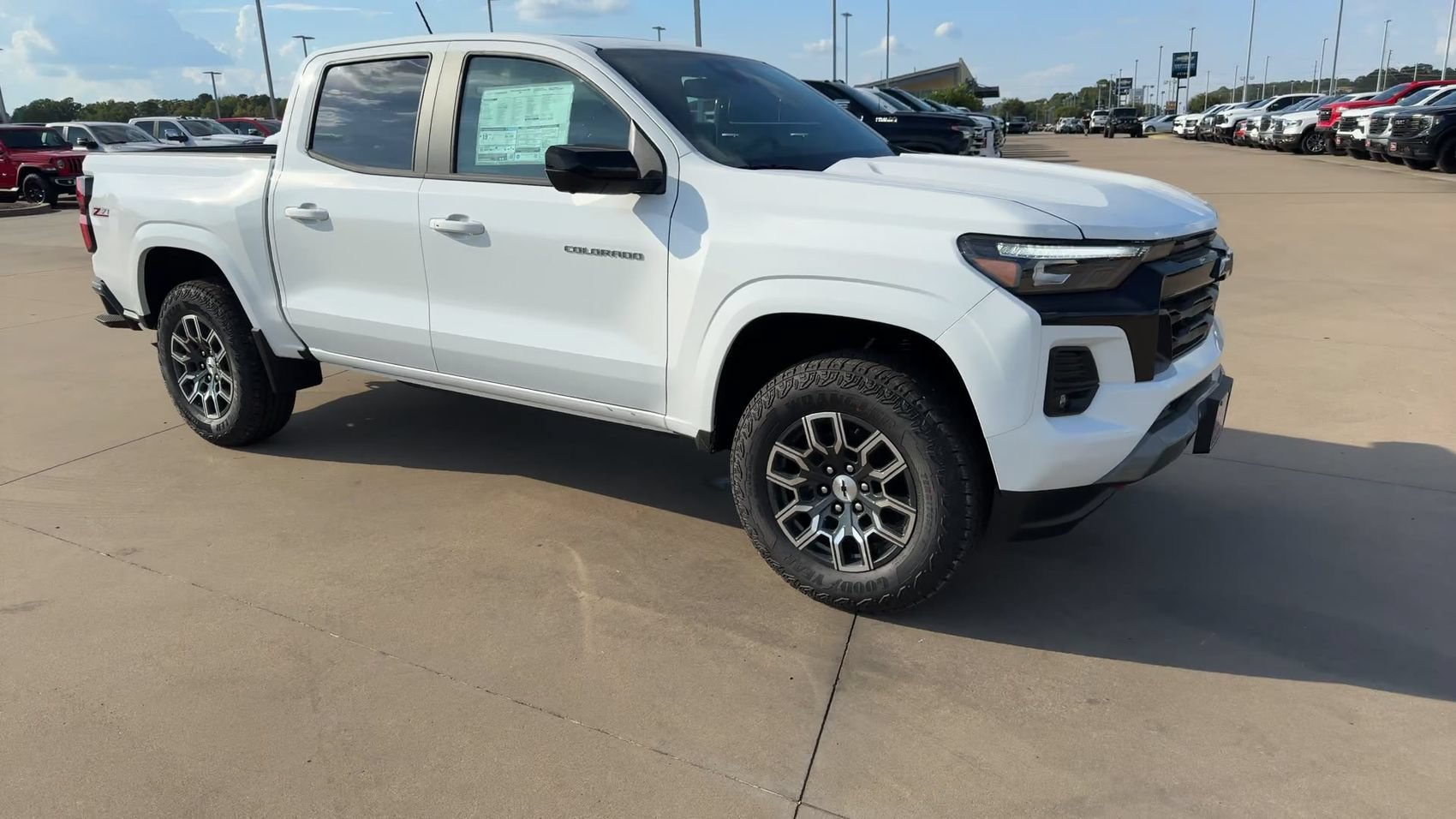2026 Chevrolet Colorado Z71 - Photo 9