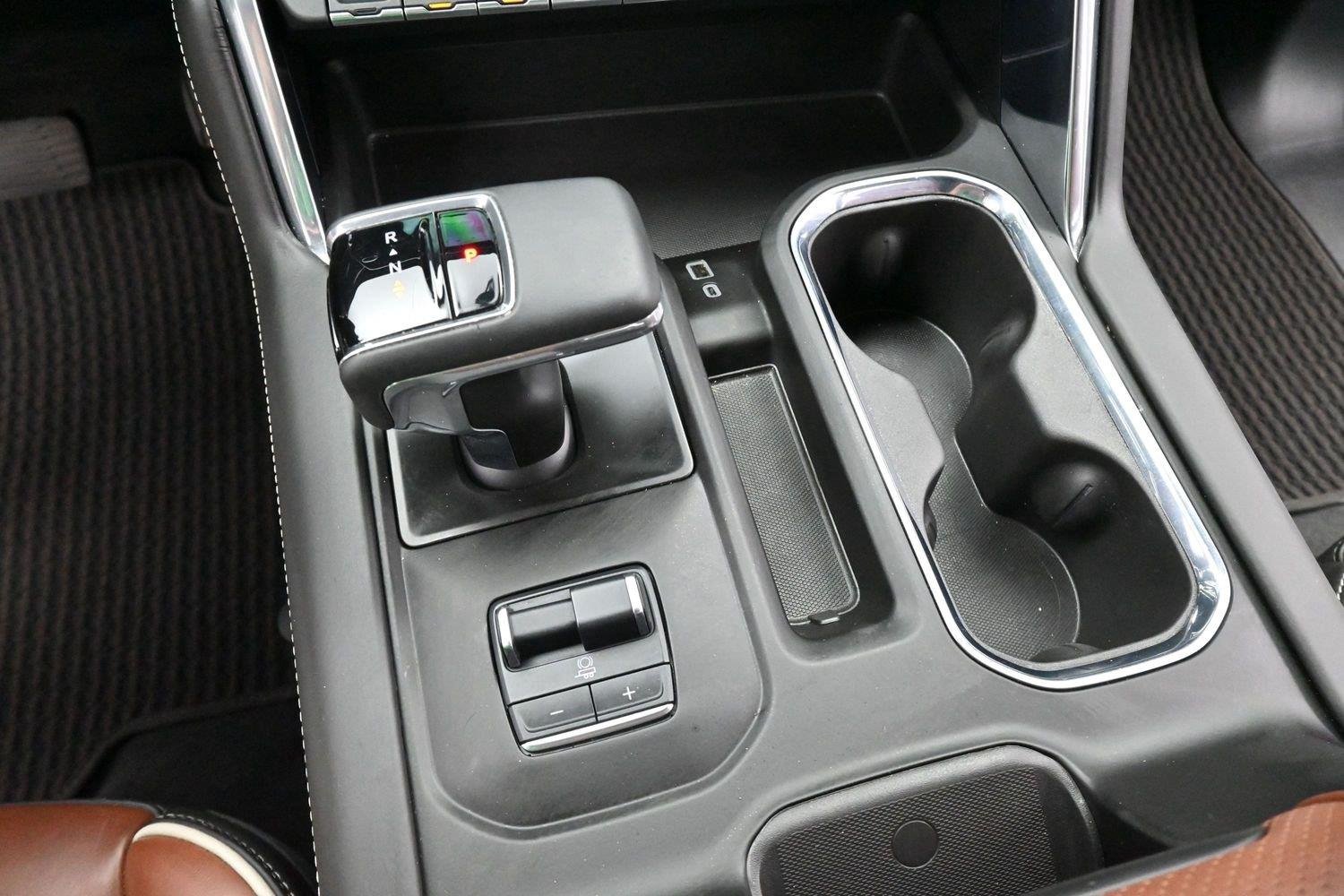 Used 2025 White Frost Tricoat GMC Denali Ultimate image 25
