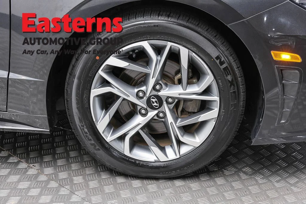 Used 2023 Gray Hyundai SEL image 32