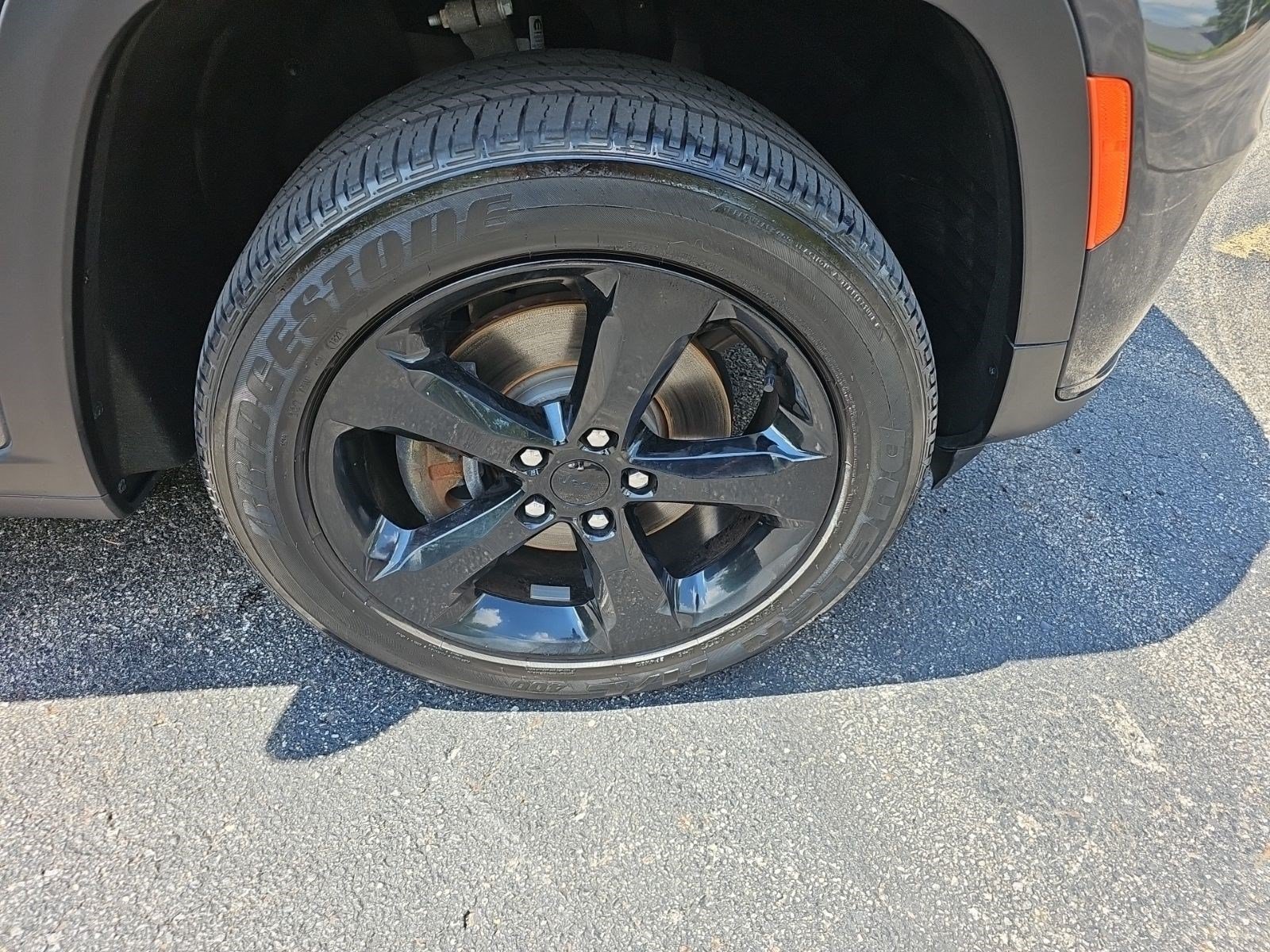 Certified Used 2023 Baltic Gray Metallic Clearcoat Jeep Altitude image 8
