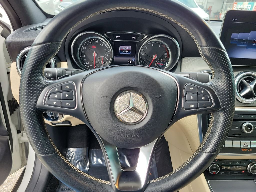Used 2020 White Mercedes-Benz GLA 250 image 21