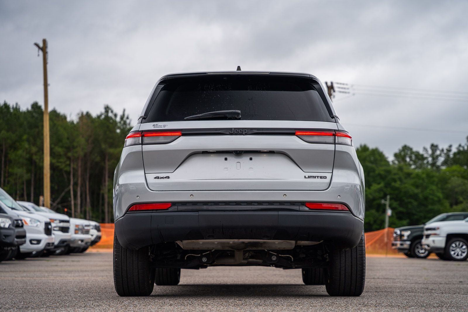 Used 2023 Silver Jeep Limited image 6