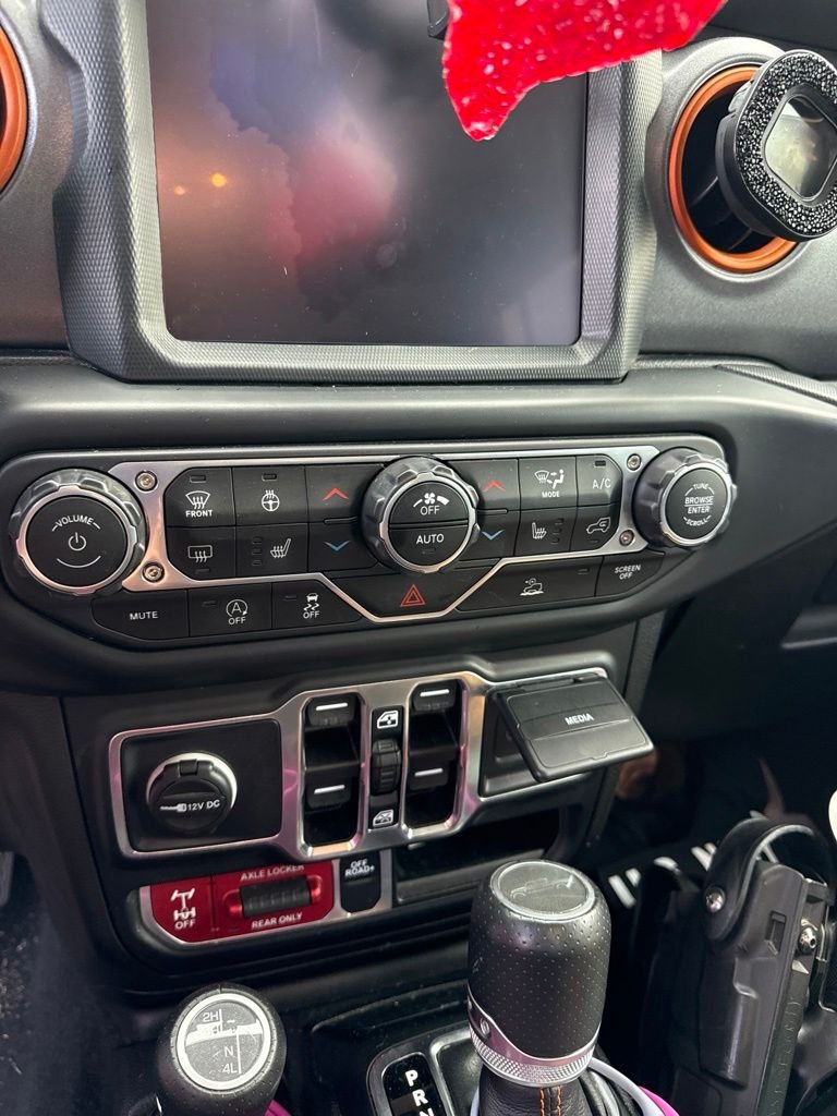 Used 2023 White Jeep Mojave image 10