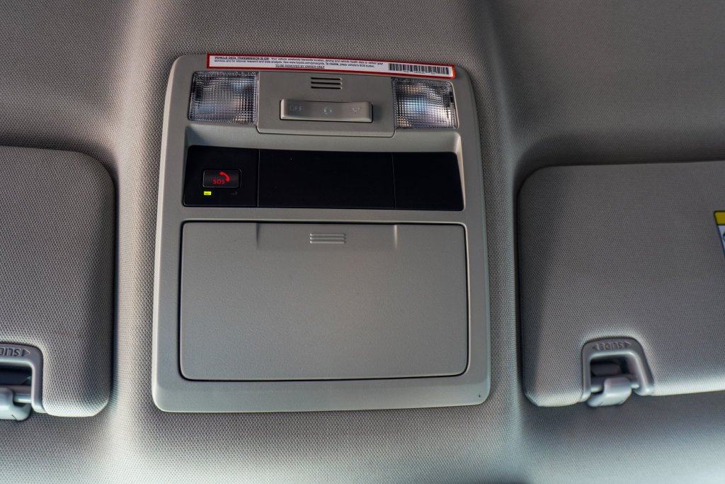 Used 2022 White Toyota SR5 image 25