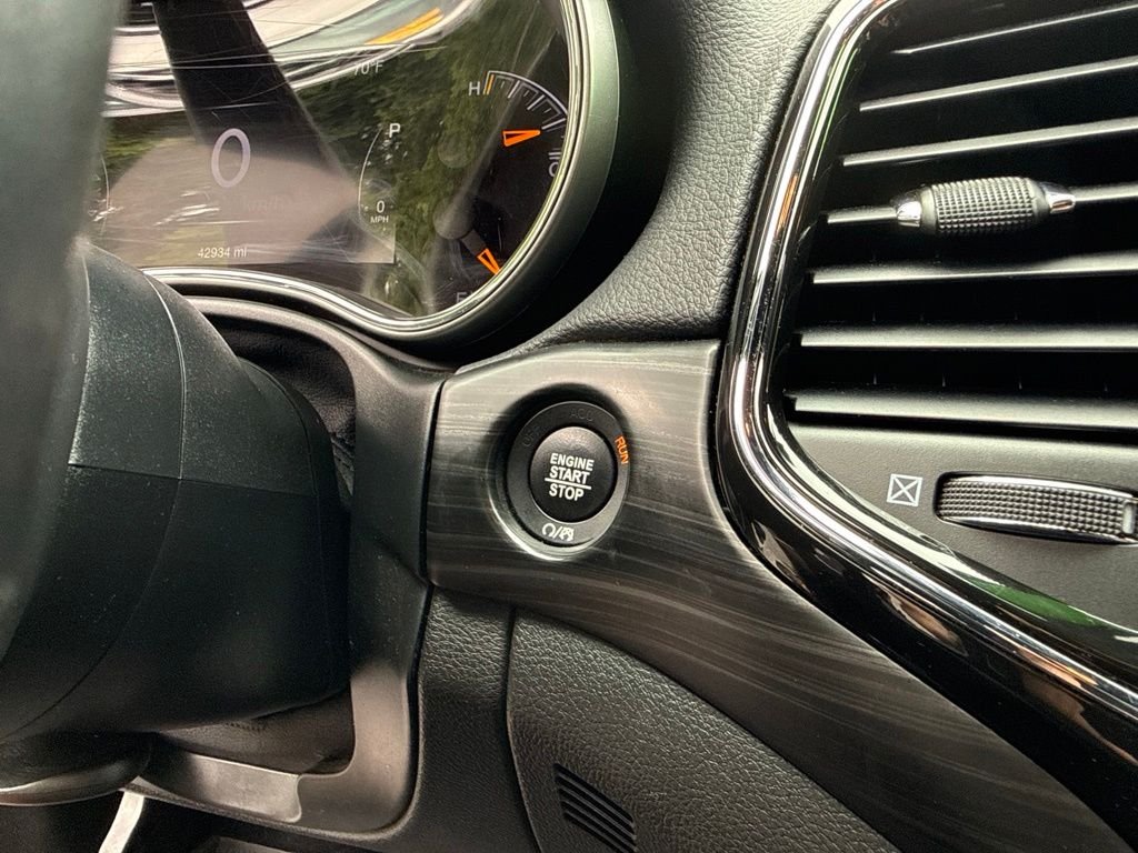 Used 2021 White Jeep Laredo X image 32