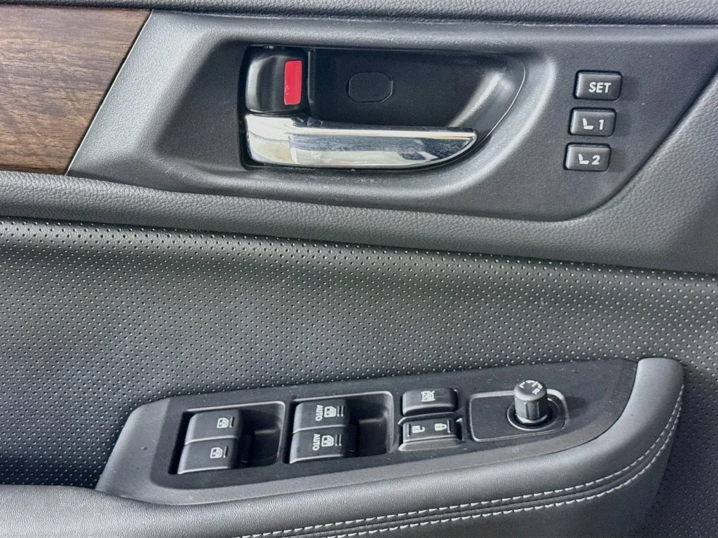 Used 2016 Silver Subaru 2.5i image 21