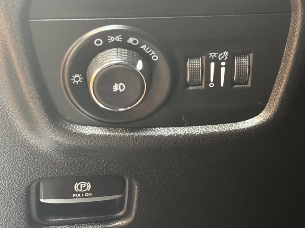 Used 2021 Bright White Clearcoat Jeep Limited image 24