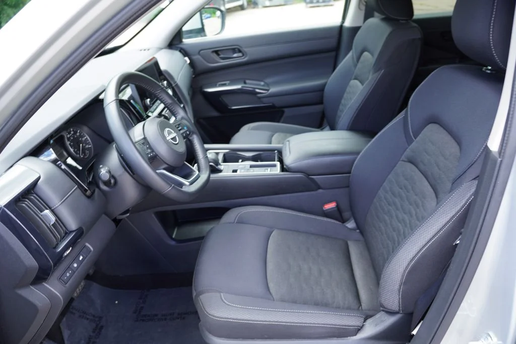 Used 2025 Brilliant Silver Metallic Nissan SV image 15