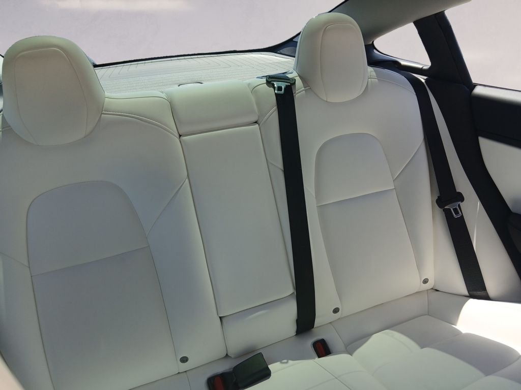 Used 2019  Tesla Long Range image 18